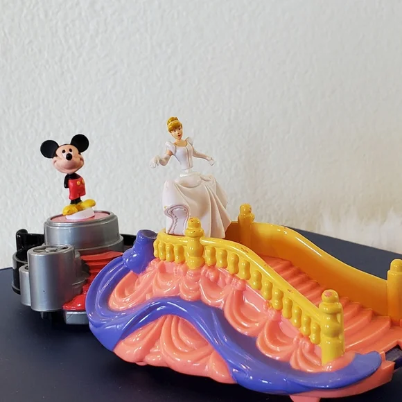 ディズニー　プレイセット　マジックキングダム　セレブレーション　ハスブロ ディズニー プレイセット マジックキングダム セレブレーション